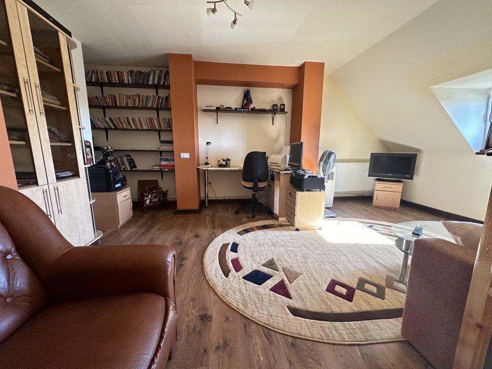 Casa individuală, 9 camere, 1600 mp teren, 300 mp utili - Sanandrei 