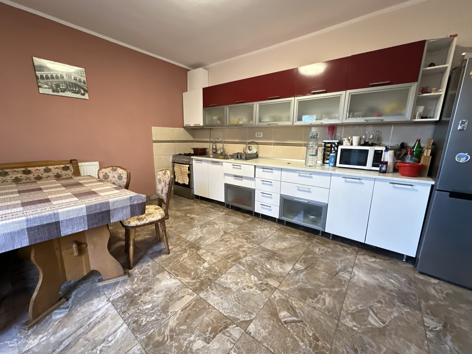 Casa individuală, 9 camere, 1600 mp teren, 300 mp utili - Sanandrei 