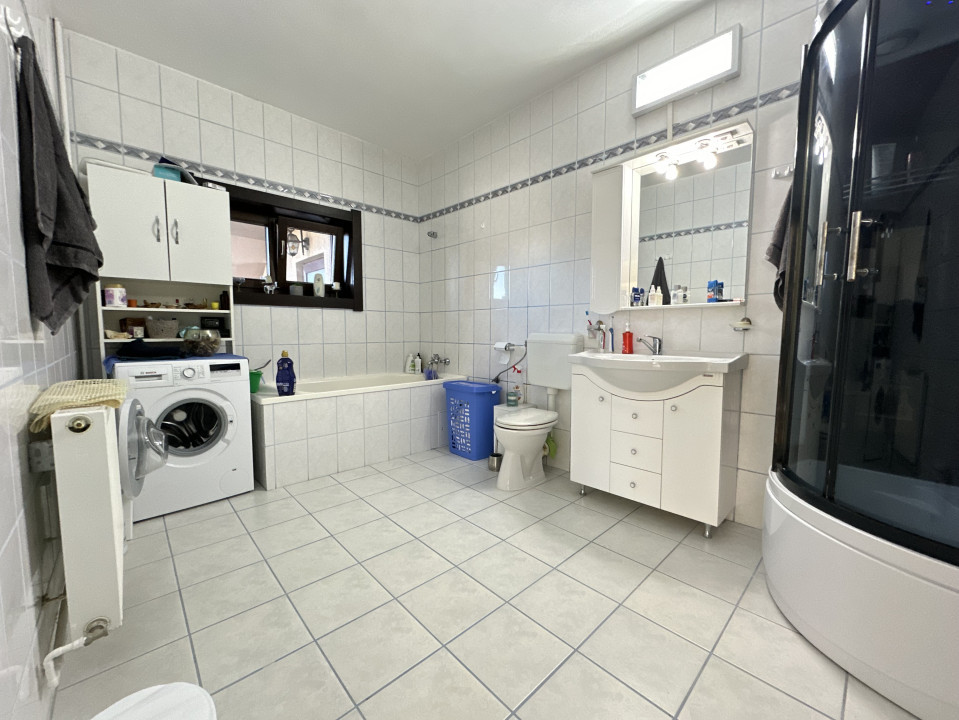 Casa individuală, 9 camere, 1600 mp teren, 300 mp utili - Sanandrei 