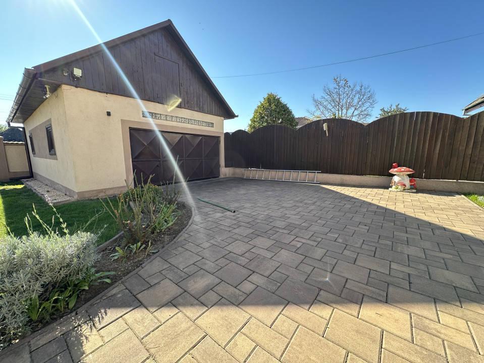 Casa individuală, 9 camere, 1600 mp teren, 300 mp utili - Sanandrei 