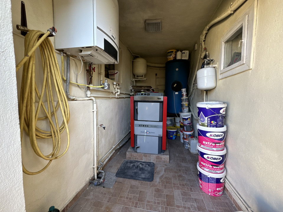 Casa individuală, 9 camere, 1600 mp teren, 300 mp utili - Sanandrei 