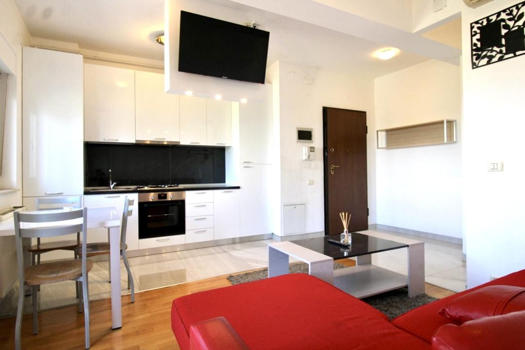 Apartament 2 camere, 38 mp utili, complet mobilat - Zona Aradului