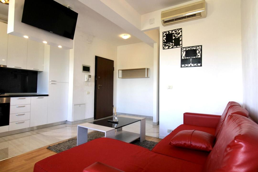 Apartament 2 camere, 38 mp utili, complet mobilat - Zona Aradului