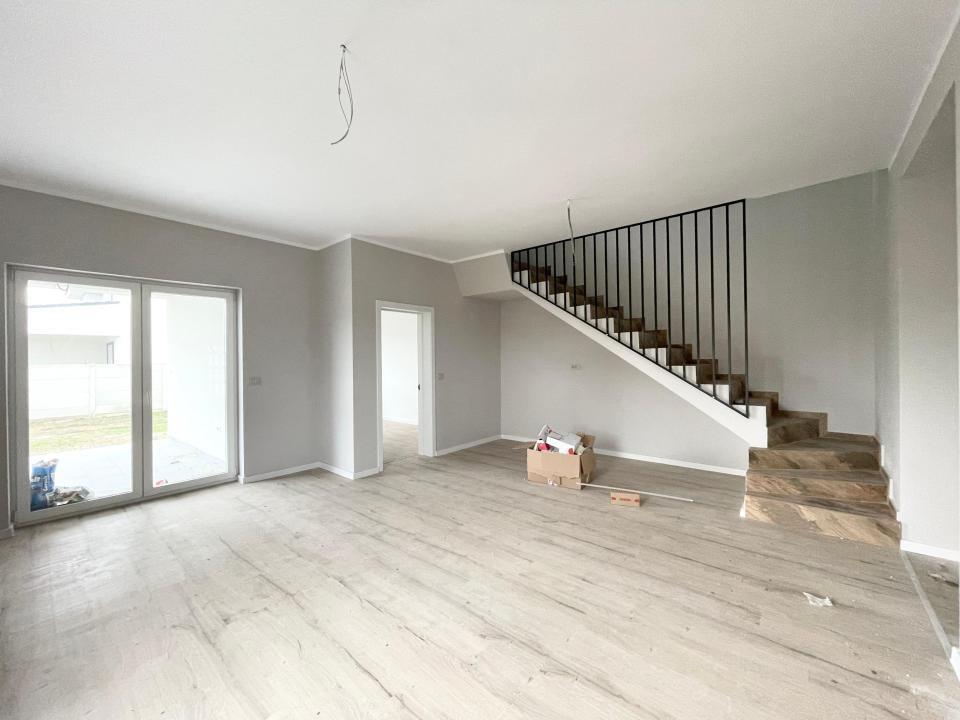 Duplex separat prin CT 4 camere - toate utilitatile - Mosnita Veche