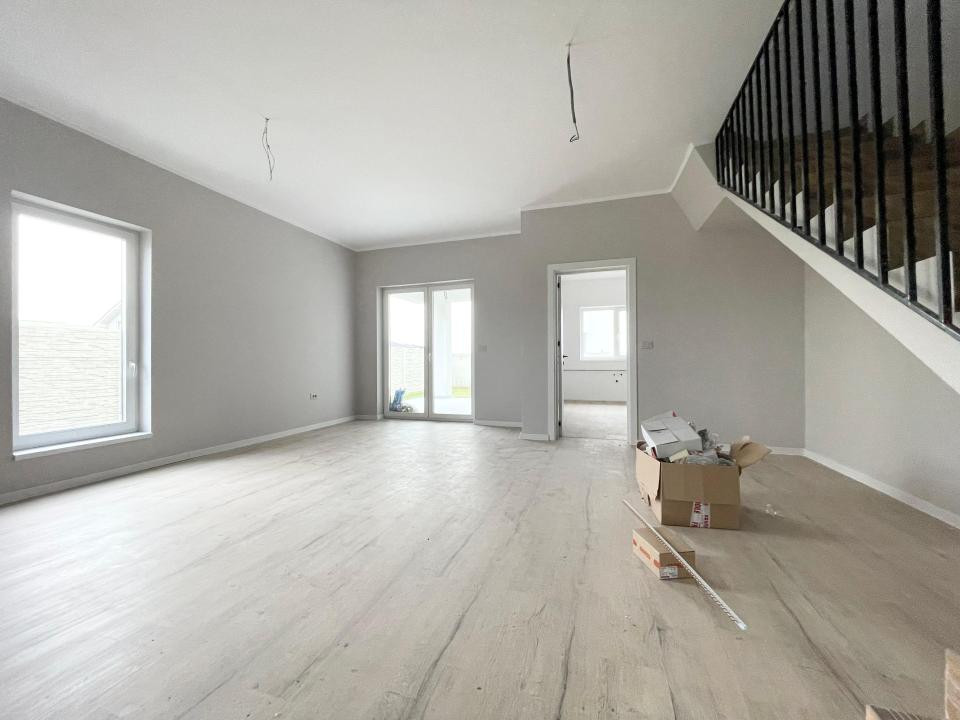 Duplex separat prin CT 4 camere - toate utilitatile - Mosnita Veche