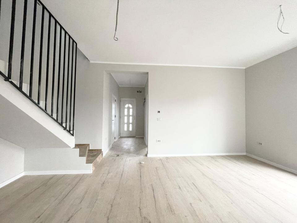 Duplex separat prin CT 4 camere - toate utilitatile - Mosnita Veche