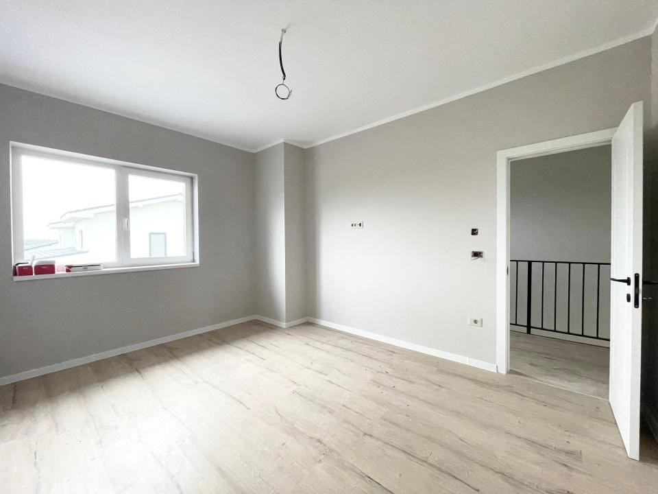 Duplex separat prin CT 4 camere - toate utilitatile - Mosnita Veche