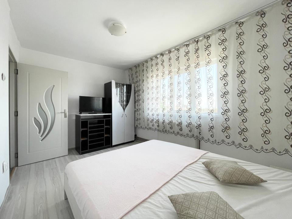 Apartament 3 camere, 54 mp utili - zona Buziasului