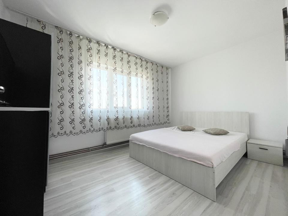 Apartament 3 camere, 54 mp utili - zona Buziasului