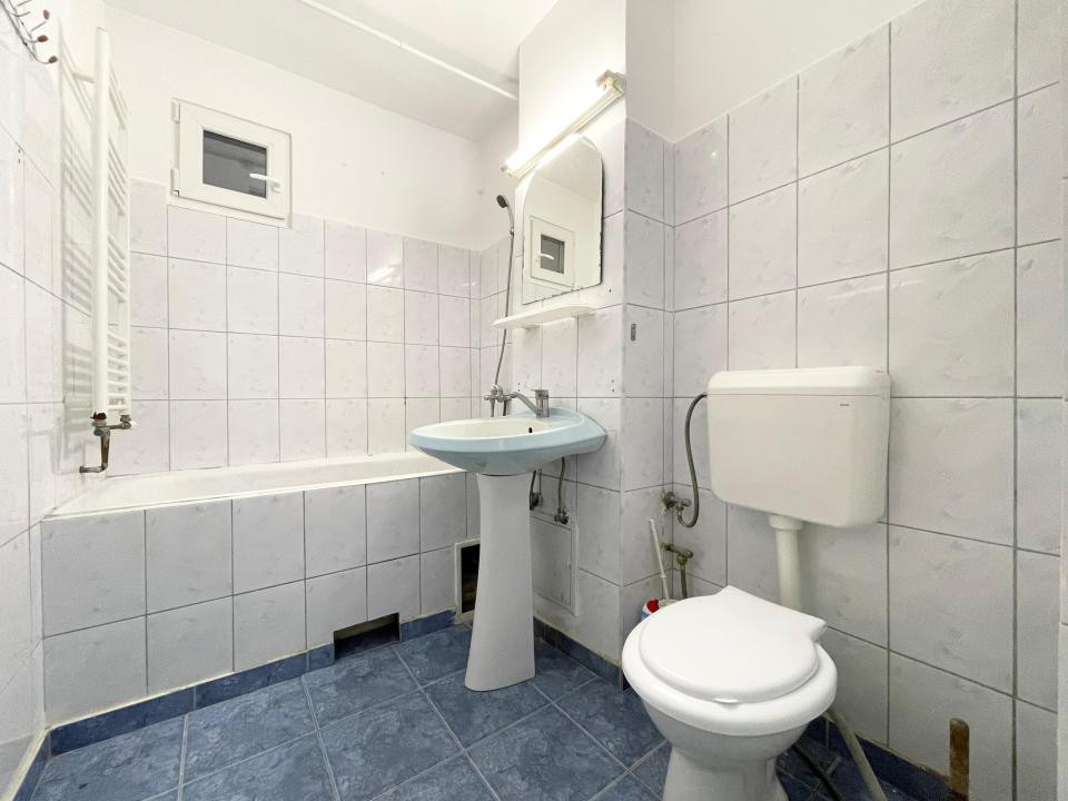 Apartament 3 camere, 54 mp utili - zona Buziasului