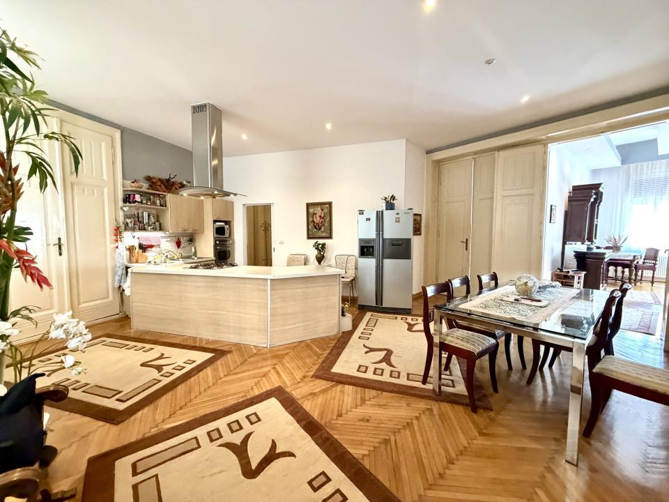 Apartament central, 156 mp utili, 4 camere - Centru Timisoara