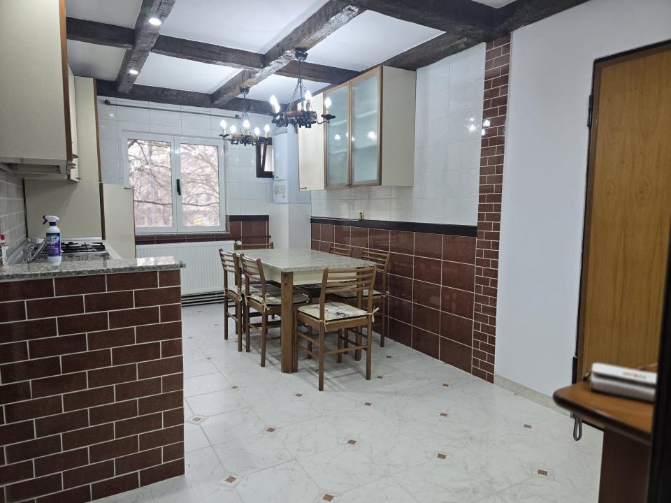 Apartament 3 camere, decomandat, etaj 1 - Aradului