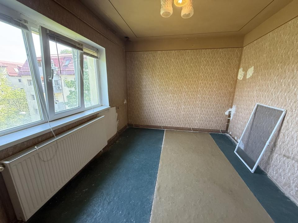 Apartament cu 2 camere, 52 mp + balcon, etaj 4/5 - Ideal pentru investitie 