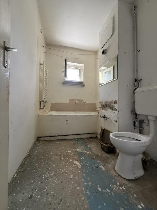 Apartament cu 2 camere, 52 mp + balcon, etaj 4/5 - Ideal pentru investitie 