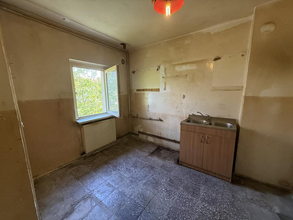 Apartament cu 2 camere, 52 mp + balcon, etaj 4/5 - Ideal pentru investitie 