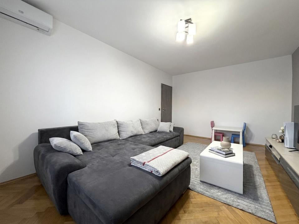 Apartament 3 camere, 2 băi, etaj 4, renovat - Lipovei 