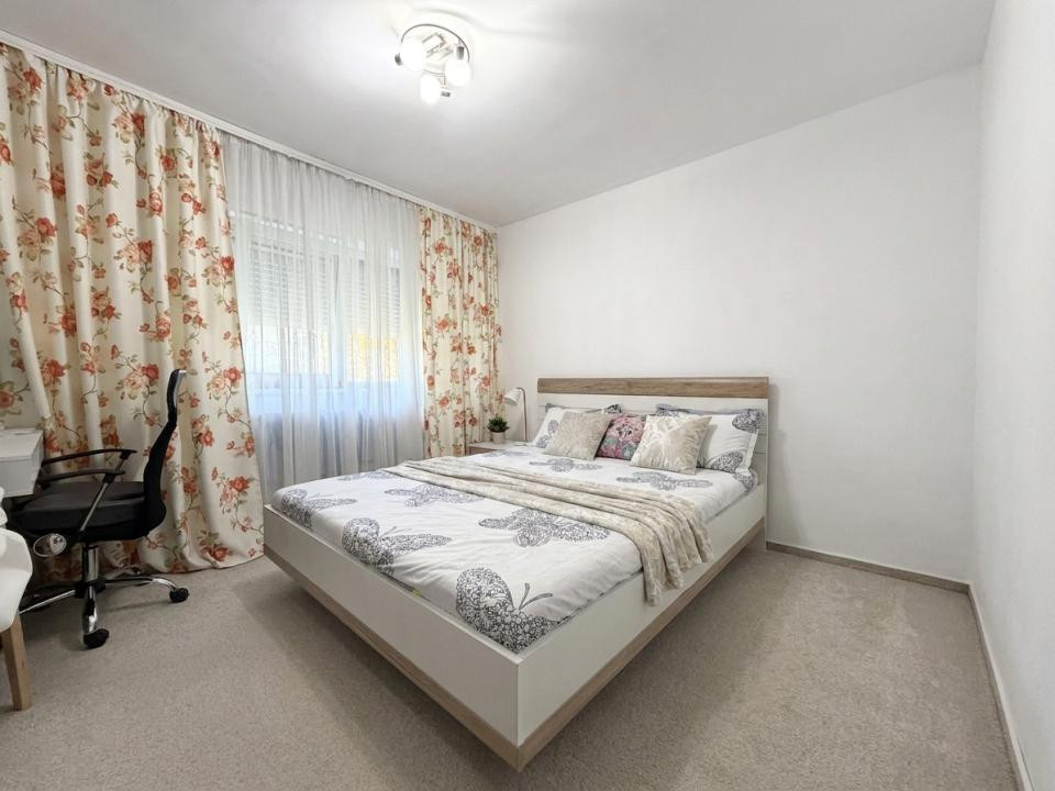 Apartament 3 camere, 2 băi, etaj 4, renovat - Lipovei 