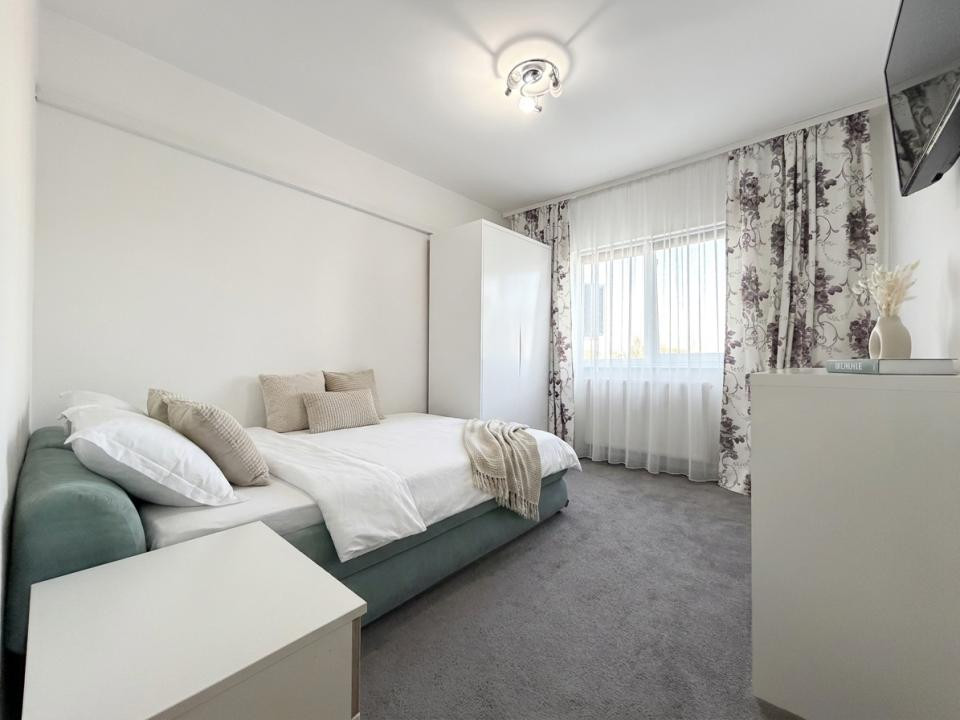 Apartament 3 camere, 2 băi, etaj 4, renovat - Lipovei 