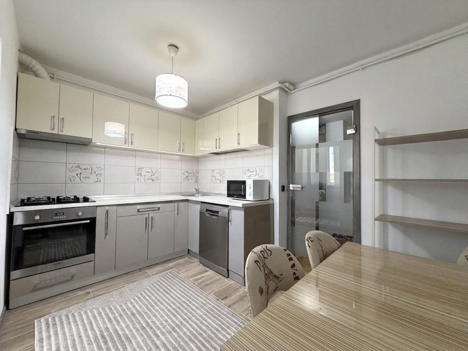 Apartament 3 camere, 2 băi, etaj 4, renovat - Lipovei 