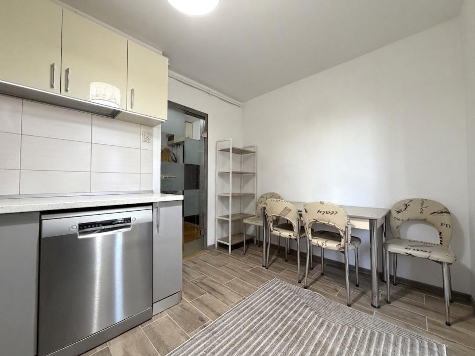 Apartament 3 camere, 2 băi, etaj 4, renovat - Lipovei 
