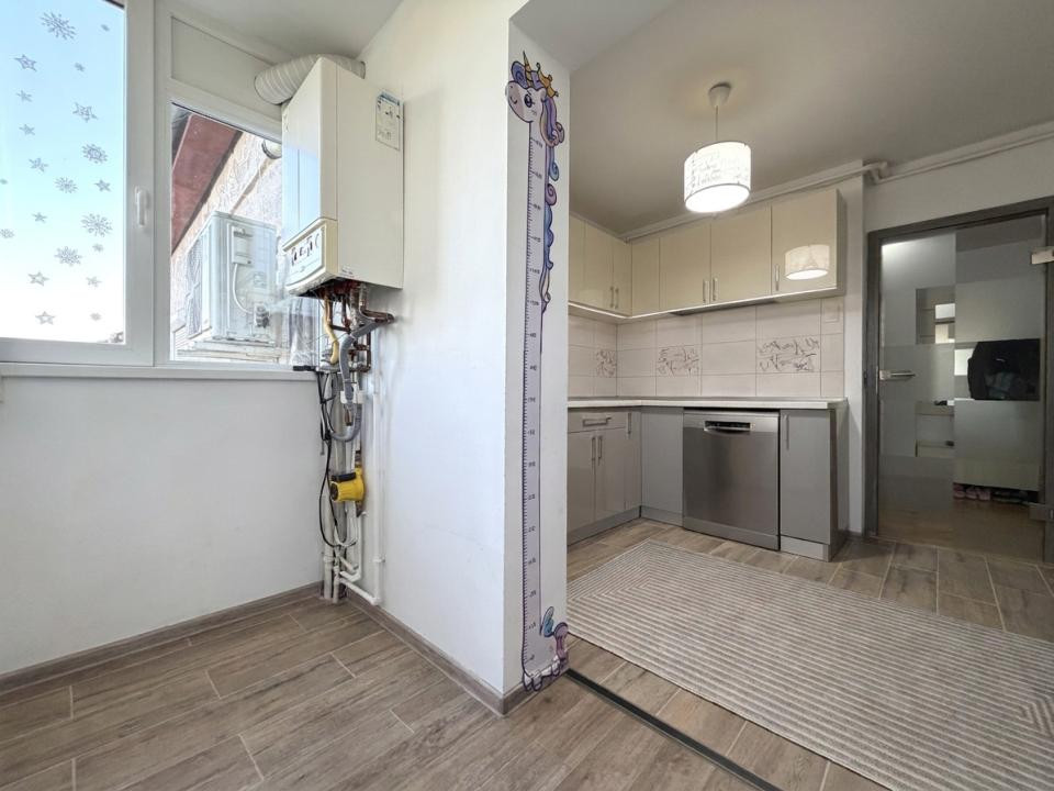 Apartament 3 camere, 2 băi, etaj 4, renovat - Lipovei 