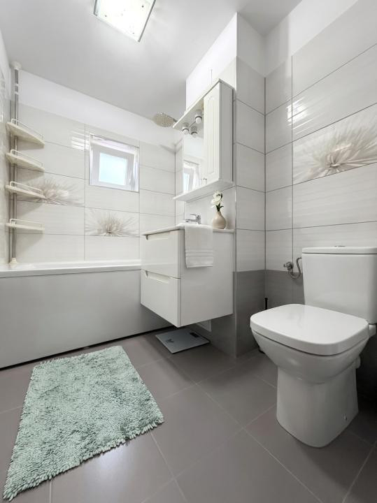 Apartament 3 camere, 2 băi, etaj 4, renovat - Lipovei 