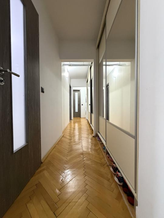 Apartament 3 camere, 2 băi, etaj 4, renovat - Lipovei 