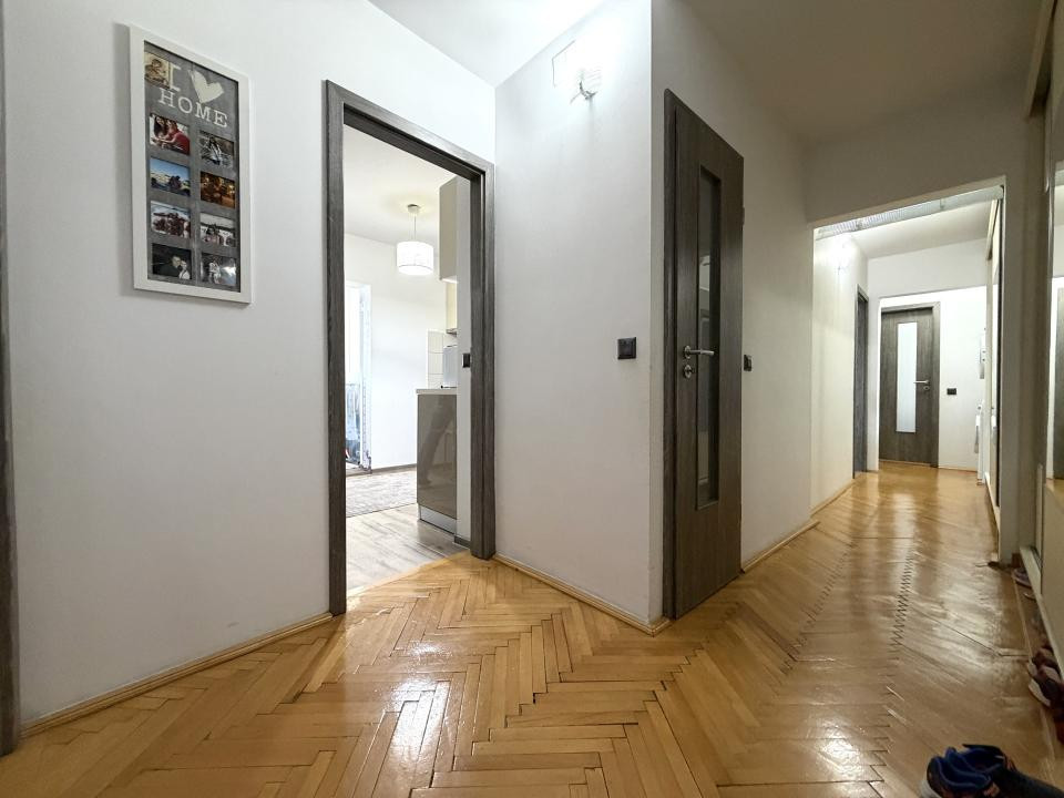 Apartament 3 camere, 2 băi, etaj 4, renovat - Lipovei 