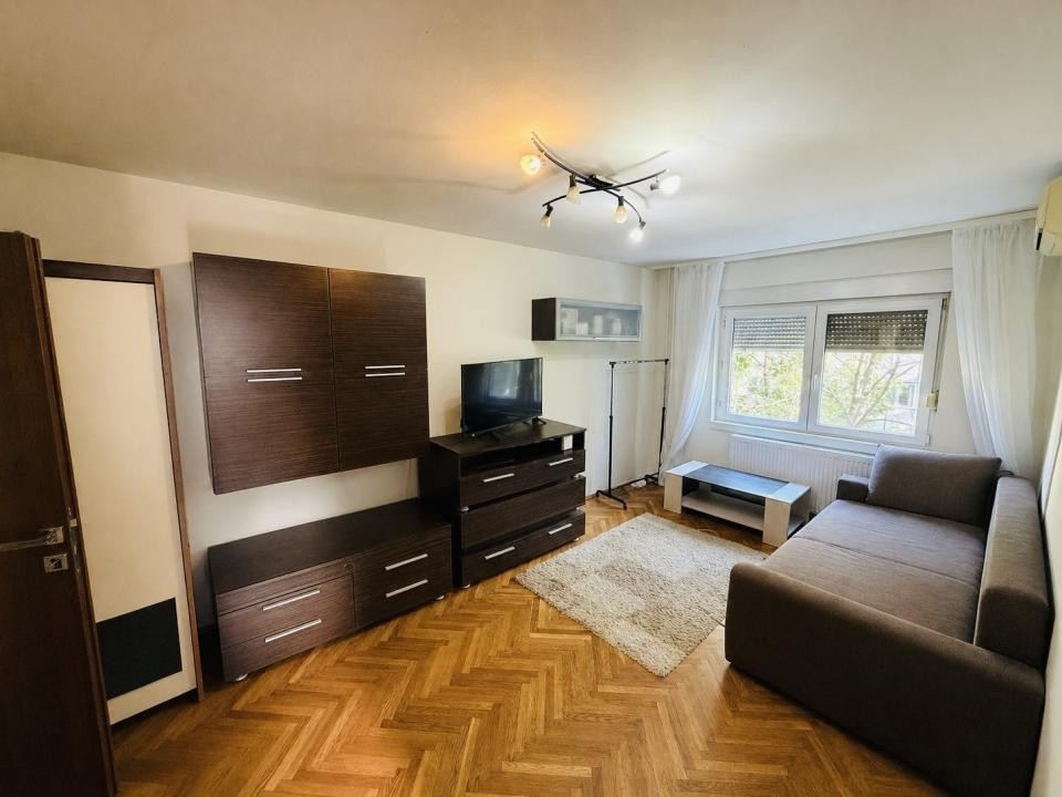 Apartament 3 camere, decomandat, etaj 2 - zona Olimpia Stadion 