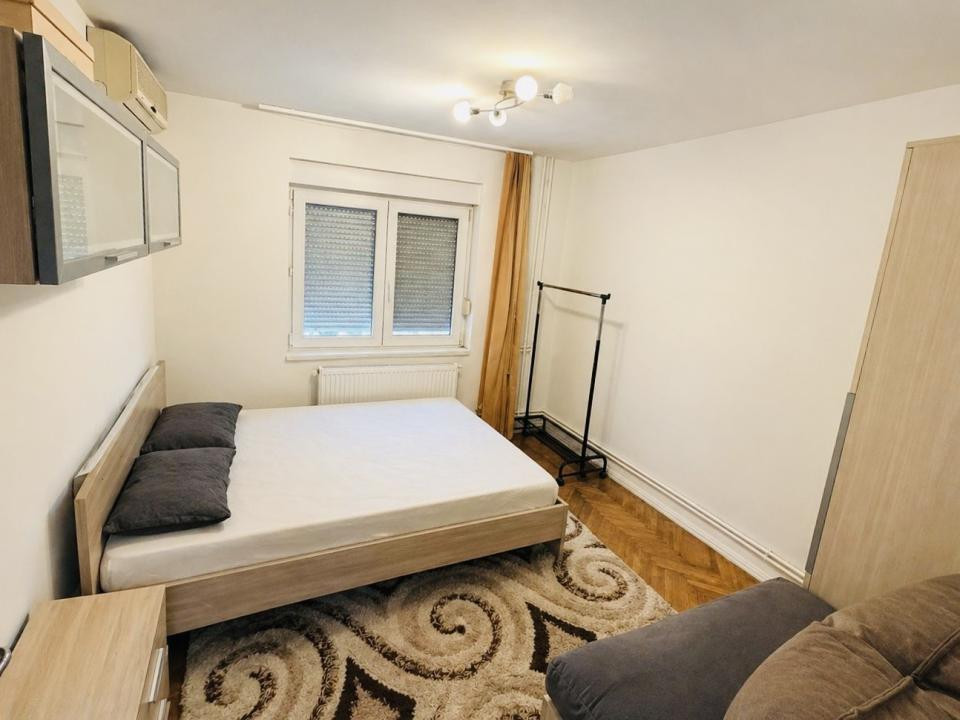 Apartament 3 camere, decomandat, etaj 2 - zona Olimpia Stadion 