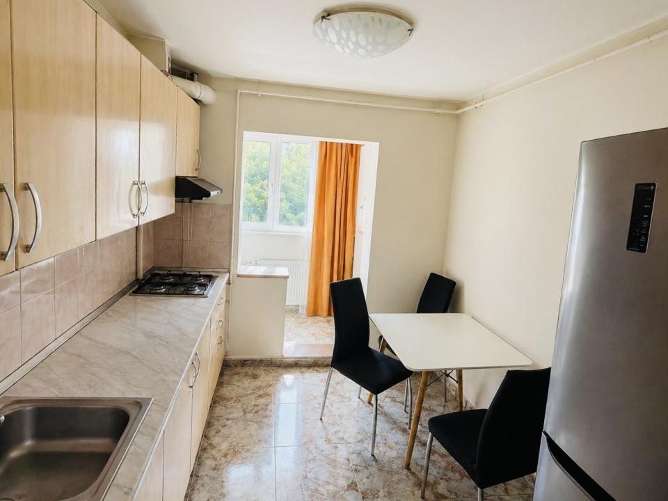 Apartament 3 camere, decomandat, etaj 2 - zona Olimpia Stadion 