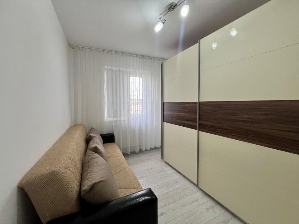  Apartament 3 camere, 52 mp utili, etaj 4 - zona Cetatii