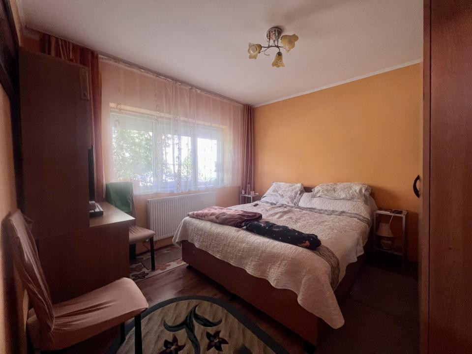  Apartament 3 camere, 69 mp utili, decomandat, parter - zona Soarelui