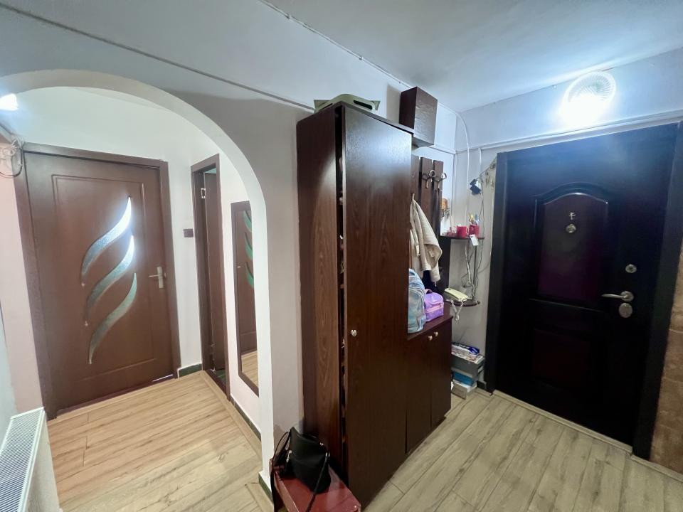  Apartament 3 camere, 69 mp utili, decomandat, parter - zona Soarelui