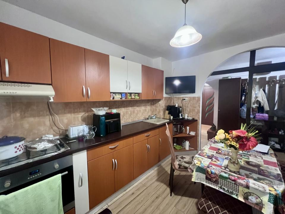 Apartament 3 camere, 69 mp utili, decomandat, parter - zona Soarelui