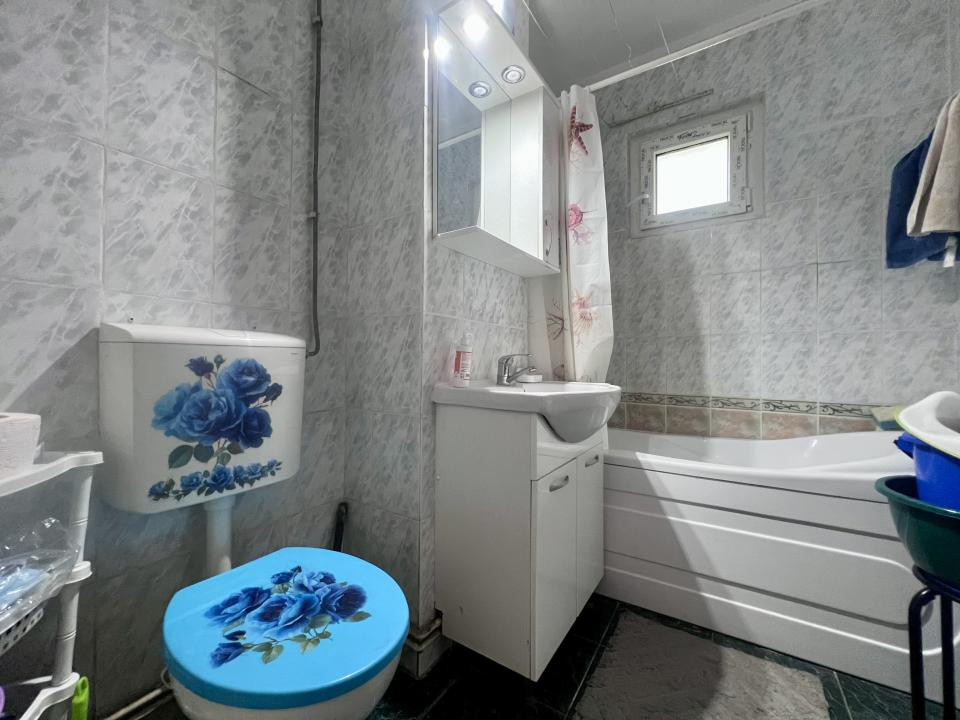  Apartament 3 camere, 69 mp utili, decomandat, parter - zona Soarelui