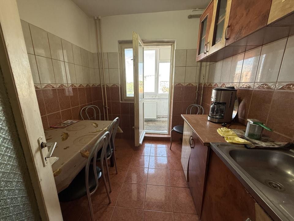 Apartament 3 camere, decomandat, etaj 3 din 4 - Lipovei