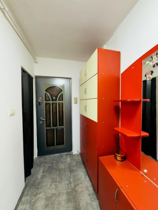 COMISION 0%  Apartament 2 camere, semidecomandat, etaj 3, zona Steaua 