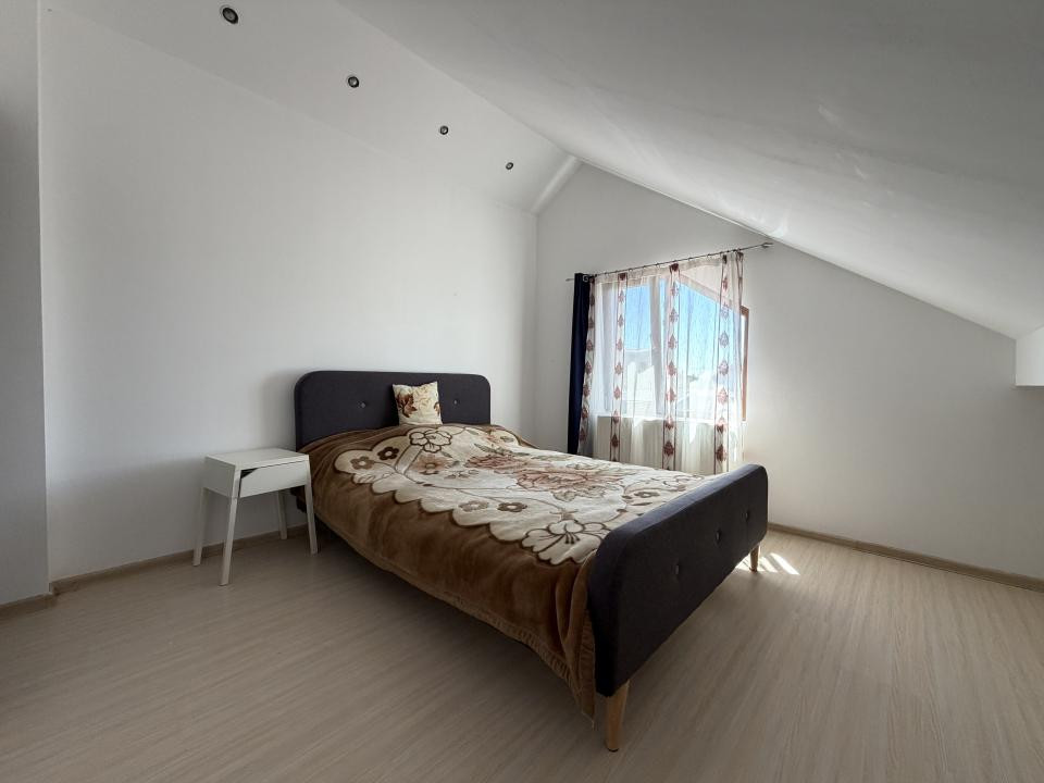 Casa individuala, 6 camere, 155 mp utili, 600 mp teren, garaj - Sacalaz
