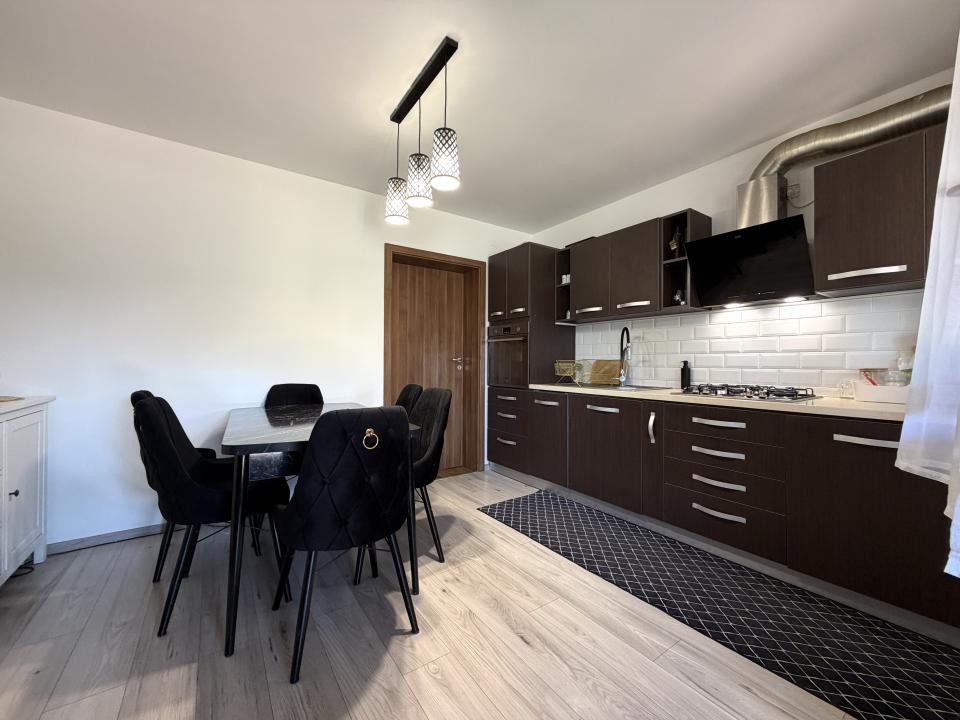 Casa individuala, 6 camere, 155 mp utili, 600 mp teren, garaj - Sacalaz
