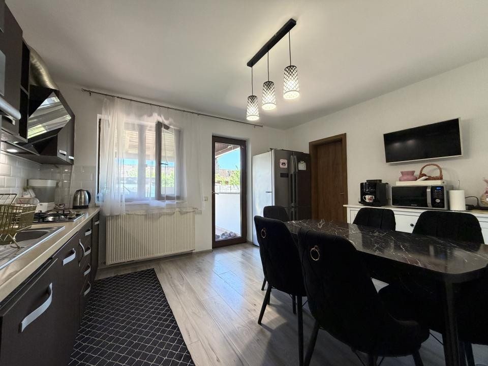 Casa individuala, 6 camere, 155 mp utili, 600 mp teren, garaj - Sacalaz