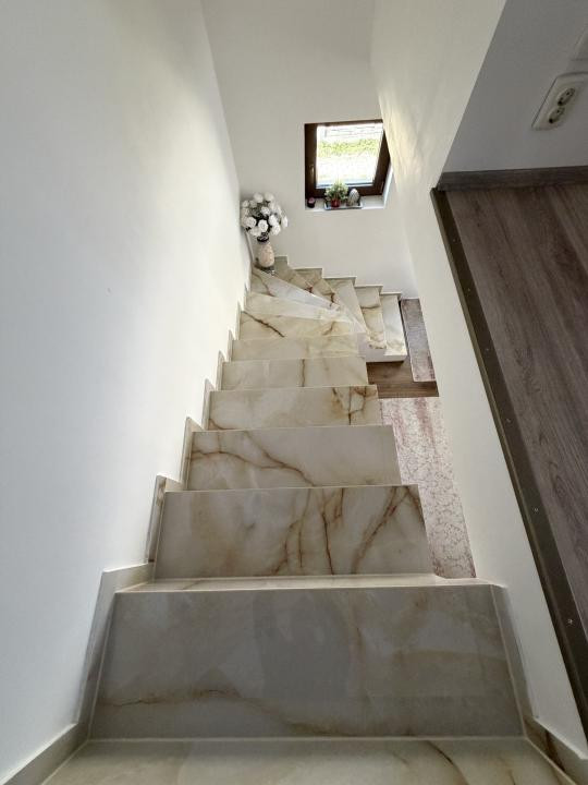 Casa individuala, 6 camere, 155 mp utili, 600 mp teren, garaj - Sacalaz