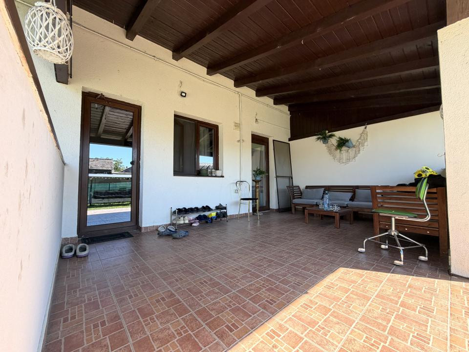 Casa individuala, 6 camere, 155 mp utili, 600 mp teren, garaj - Sacalaz
