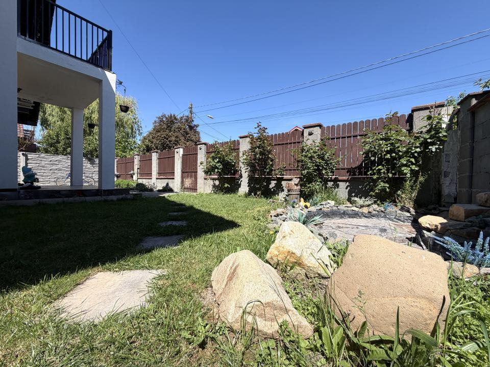Casa individuala, 6 camere, 155 mp utili, 600 mp teren, garaj - Sacalaz