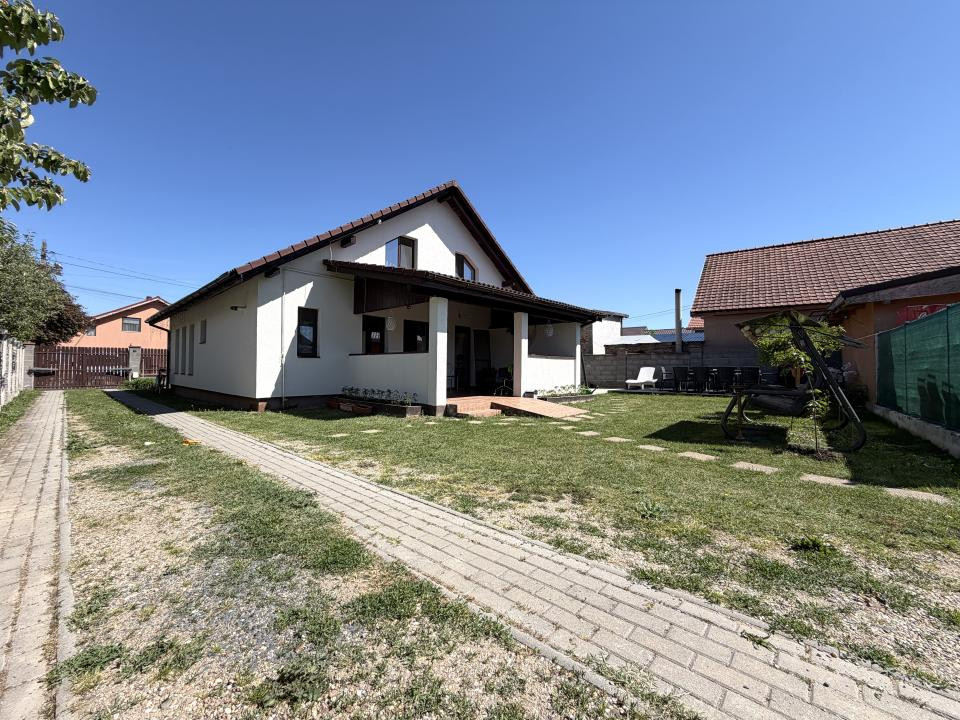 Casa individuala, 6 camere, 155 mp utili, 600 mp teren, garaj - Sacalaz