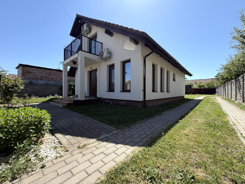 Casa individuala, 6 camere, 155 mp utili, 600 mp teren, garaj - Sacalaz