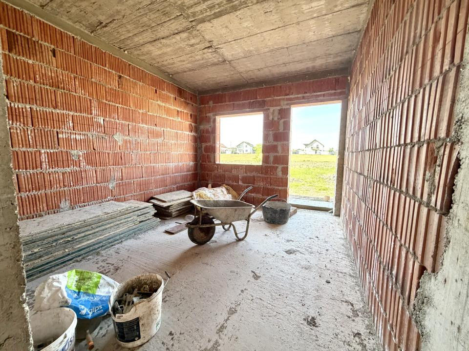 Casa individuala, 4 camere, 100 mp utili, 372 mp teren - Sanandrei