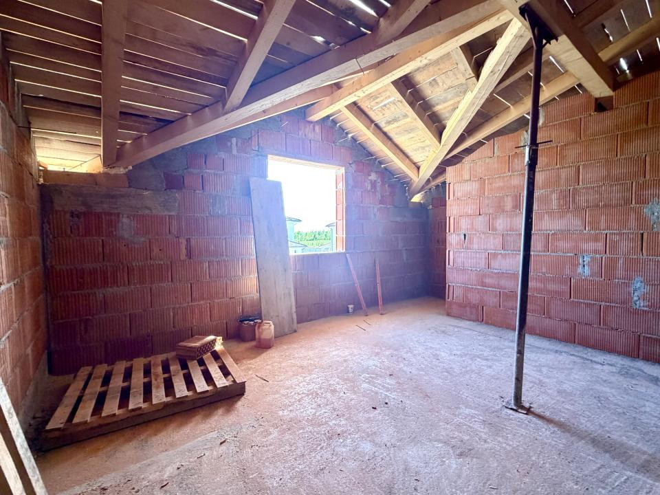 Casa individuala, 4 camere, 100 mp utili, 372 mp teren - Sanandrei