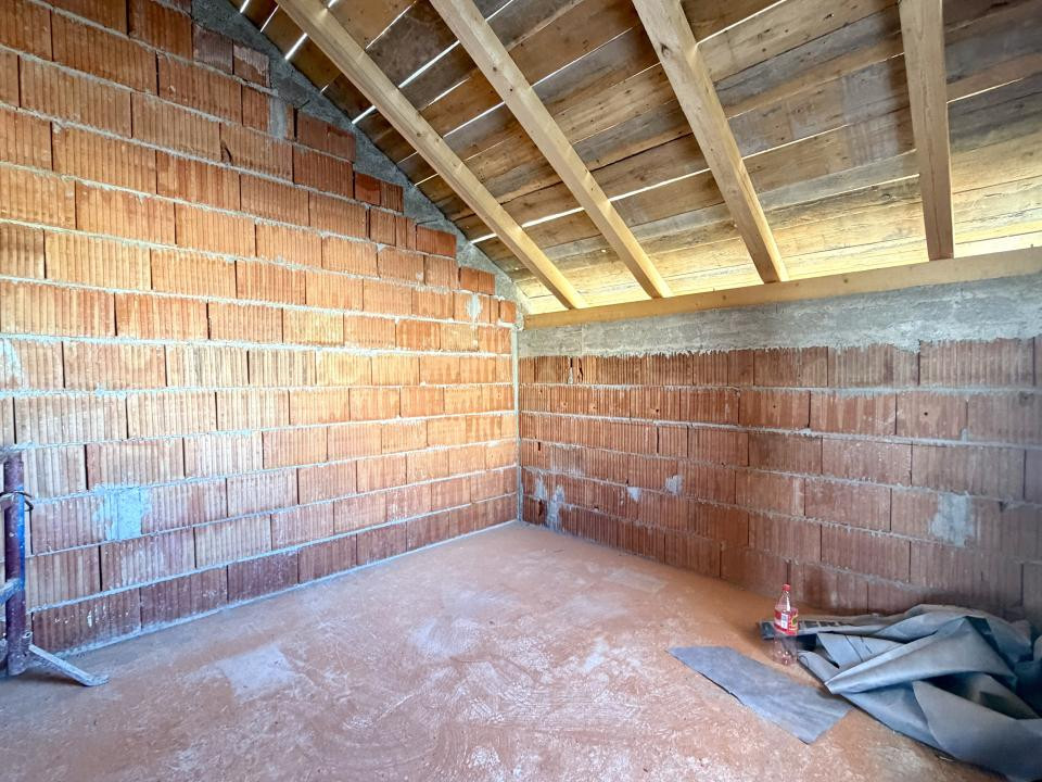 Casa individuala, 4 camere, 100 mp utili, 372 mp teren - Sanandrei