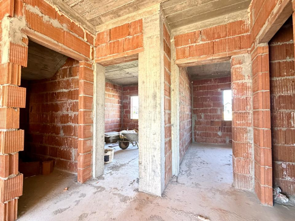 Casa individuala, 4 camere, 100 mp utili, 372 mp teren - Sanandrei